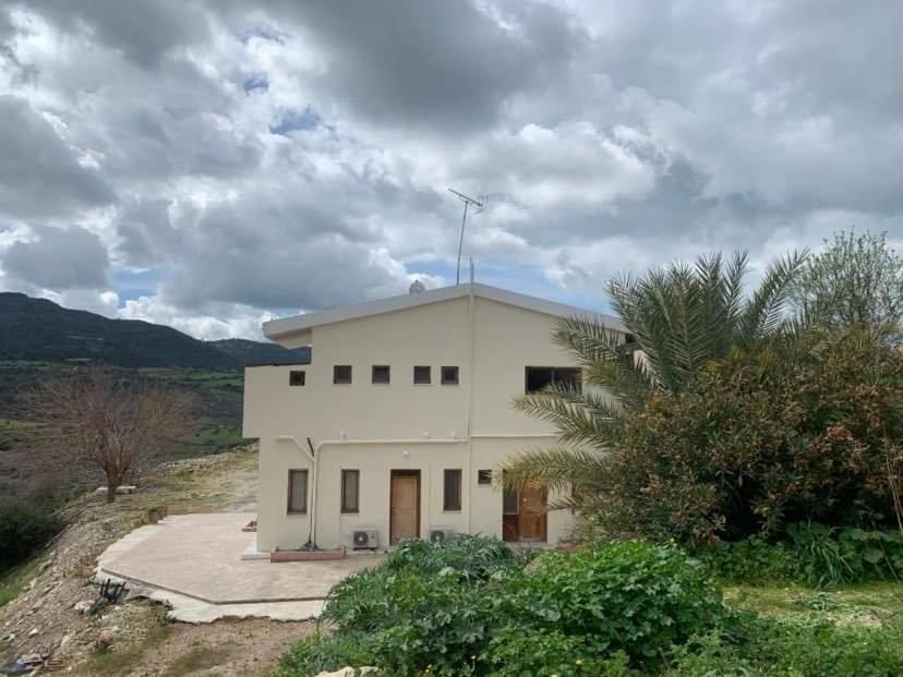 Han/Misafirhane Extreme View Cafe And To Let Prastio (Paphos)